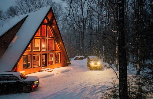 Haliburton Ski Chalet | Modern A-Frame Retreat -Sauna, Hot Tub, Haliburton