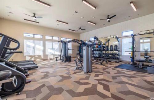 Sherman Apartment | Modern A plus Location KINGbed pool gym