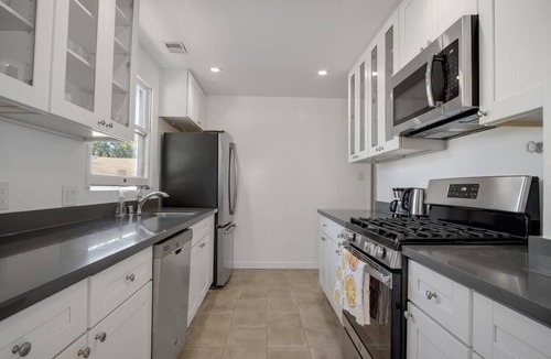 North Berkeley Apartment | Modern Abode 2BD with Garden and Garage