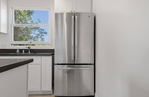 North Berkeley Apartment | Modern Abode 2BD with Garden and Garage