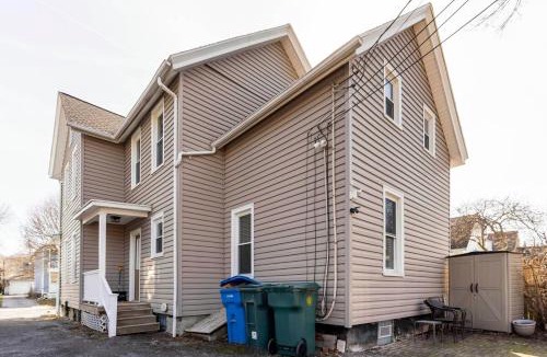 Downtown Rochester Apartment | Modern Abode 2BR Near UofR, Highland, Downtown Rochester, NY Sleeps 4