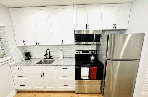 Lake Ridge Apartment | Modern, Affordable & Stylish 1 Bed APT