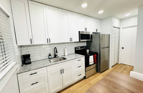 Lake Ridge Apartment | Modern, Affordable & Stylish 1 Bed APT