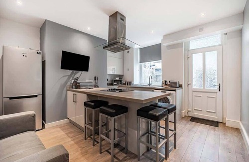 Burnley House | Modern & Affordable home - Contractors & Leisure