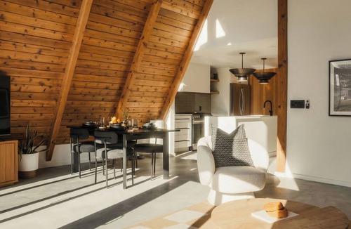 Fremont House | Modern Aframe Lake Views, Hot tub, & Paddleboards