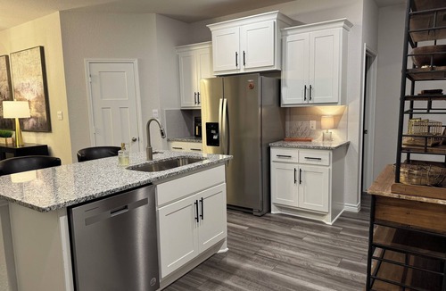 Wellborn House | Modern Aggie-Friendly Retreat - College Station/Bryan