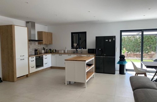 Le Cannet-des-Maures Villa | Modern air-conditioned architect designed villa with private pool