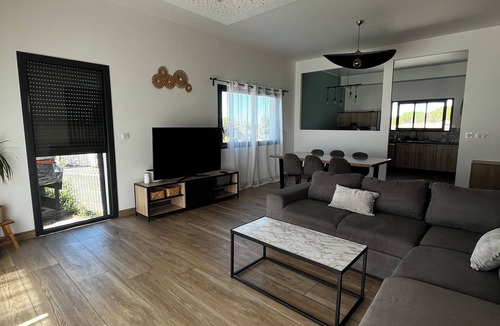 Malves-en-Minervois Villa | Modern air-conditioned villa with swimming pool