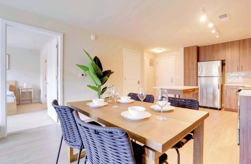Groveton Apartment | Modern Alexandria Apt | Shopping & Metro Nearby