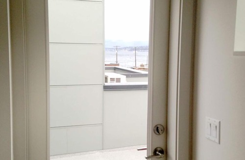 North Admiral House | Modern Alki Beach House - Steps from the Sand