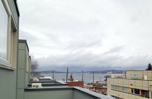 North Admiral House | Modern Alki Beach House - Steps from the Sand