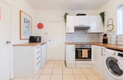 Severn Beach House | Modern | All Mod Cons | IPTV| BBQ | Sleeps 8