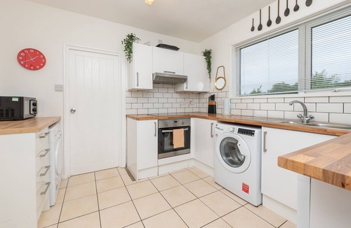 Severn Beach House | Modern | All Mod Cons | IPTV| BBQ | Sleeps 8