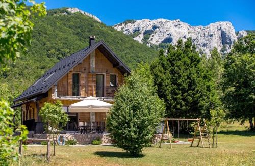 Karlobag Ski Chalet | Modern Alpine Monsalbius Chalet