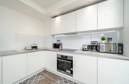 Royal Docks Apartment | Modern Amenities - Easy Access to O2