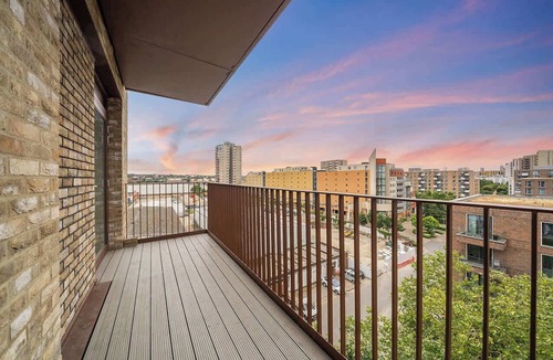 Royal Docks Apartment | Modern Amenities - Easy Access to O2