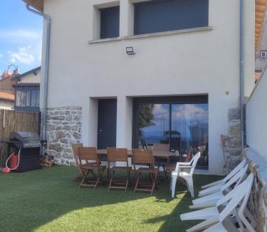 Ecotay-l'Olme Villa | Modern and authentic house