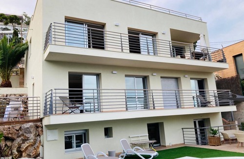 Lloret de Mar House | MODERN AND BEAUTIFUL VACATION HOME IN A QUIET LOCATION FOR 10 PEOPLE BEACH 2 KM.