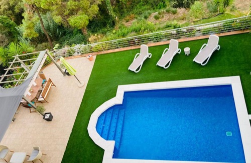 Lloret de Mar House | MODERN AND BEAUTIFUL VACATION HOME IN A QUIET LOCATION FOR 10 PEOPLE BEACH 2 KM.