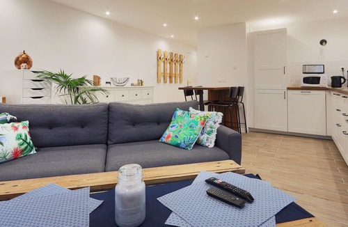 Notre-Dame-d'Oe Apartment | Modern and bright apartment near Tours.