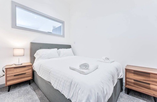 Brierley Hill Apartment | Modern and Bright 1 Bed Apartment, Dudley