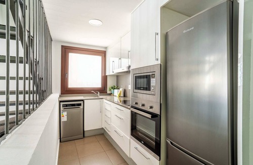 El Poble-sec Condo | Modern and bright 4BD triplex in Paralel!