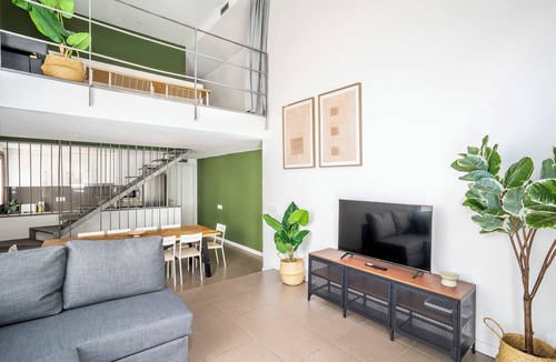 El Poble-sec Condo | Modern and bright 4BD triplex in Paralel!