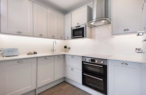 Highgate Apartment | Modern and Bright Highgate Gem