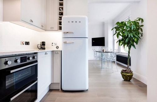 Highgate Apartment | Modern and Bright Highgate Gem