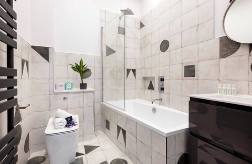 Highgate Apartment | Modern and Bright Highgate Gem