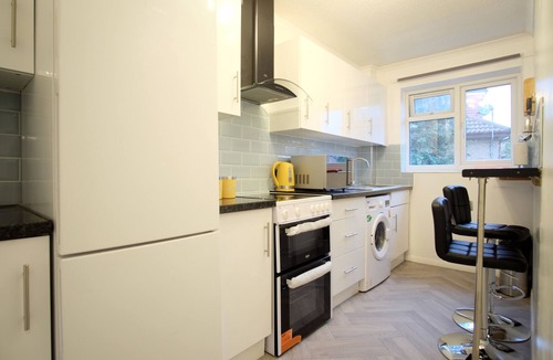 Goresbrook Apartment | Modern and Bright One bed flat