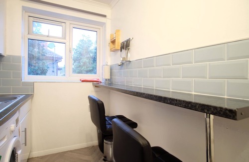 Goresbrook Apartment | Modern and Bright One bed flat