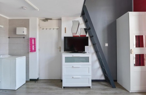 Vauban - Wazemmes Apartment | Modern and bright studio in Vauban district Central Lille