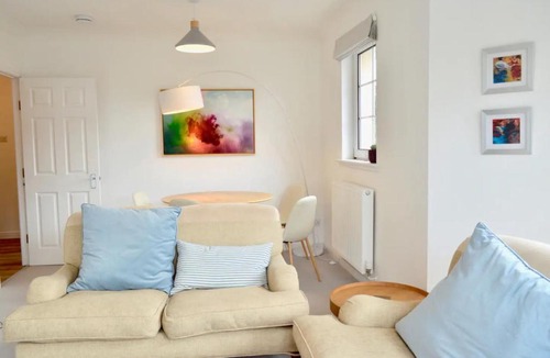 Ellemford Apartment | Modern and Central Flat in Roseburn Area