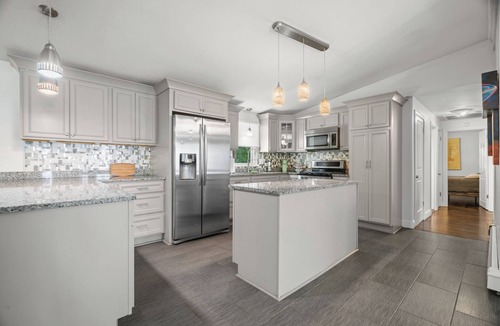 Johnston House | Modern and charming home minutes to downtown!