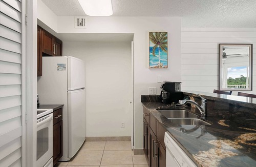 Tavernier Condo | Modern and Coastal Ocean Pointe 2307