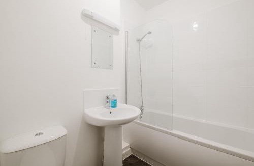 Upton Apartment | Modern and Comfortable Home away from Home