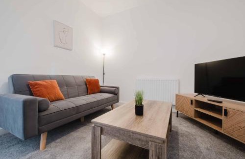 Upton Apartment | Modern and Comfortable Home away from Home