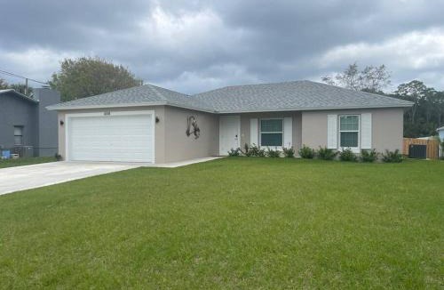 Indian River Estates House | Modern and comfortable new home with hot tub