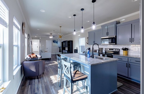 Dallas House | Modern and comfortable 3 BR home near Downtown Dallas w/balcony and yard