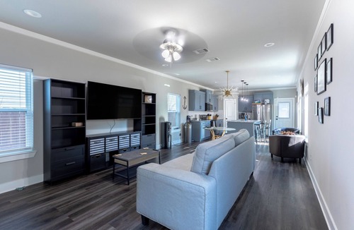Dallas House | Modern and comfortable 3 BR home near Downtown Dallas w/balcony and yard