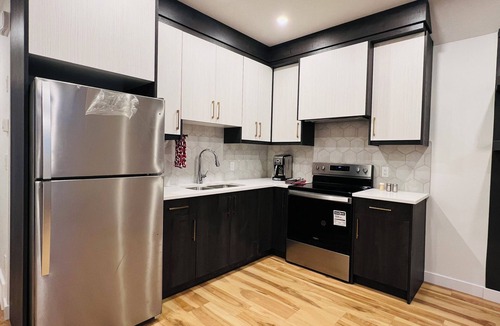 Willow Park House | Modern and Comfortable Basement Suite – Minutes from Downtown!