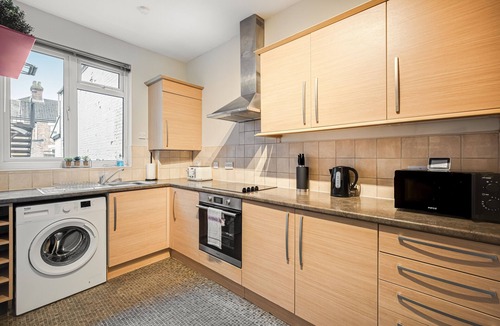 Kempston House | Modern and Comfortable 3 bed