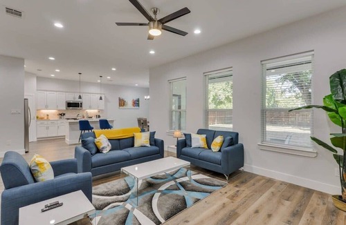 West Dallas House | Modern and Comfortable Home Close to Downtown