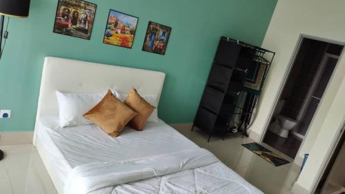 Salak South Apartment | Modern and Comforts RC Residence Fully Aircond