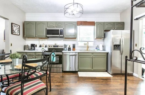 Hannibal House | Modern and comfy home five minutes from downtown