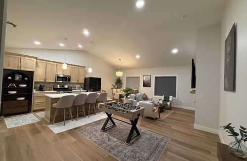 Urbana House | Modern and comfy townhome in Champaign Urbana