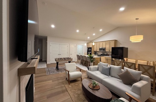 Urbana House | Modern and comfy townhome in Champaign Urbana