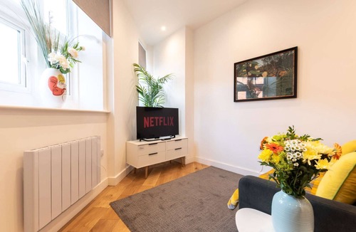 Shirley Apartment | Modern and Convenient 1 BR Apartment