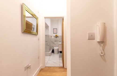 Shirley Apartment | Modern and Convenient 1 BR Apartment